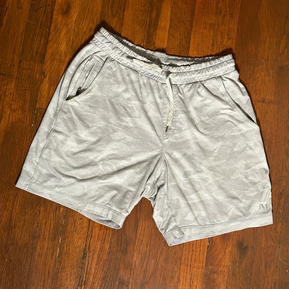 Vuori Other - Vuori Ponto Short Platinum Camo - Size Small